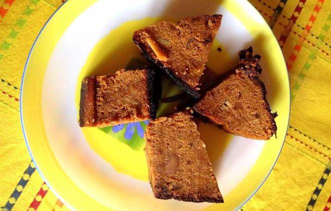 Another favorite of mine.  3.PODA PITHA Poda is basically a rice cake that tingles your taste bud. It’s crust are slightly burnt, while the inside is soft and white. It is must prepared dish during the festive of Raja . 